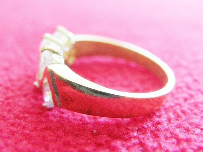 สินค้าหมดค่ะ แหวนเพชรทองเหลือง แบบ3(เพชร7เม็ด ทรงหยัก)ค่ะ