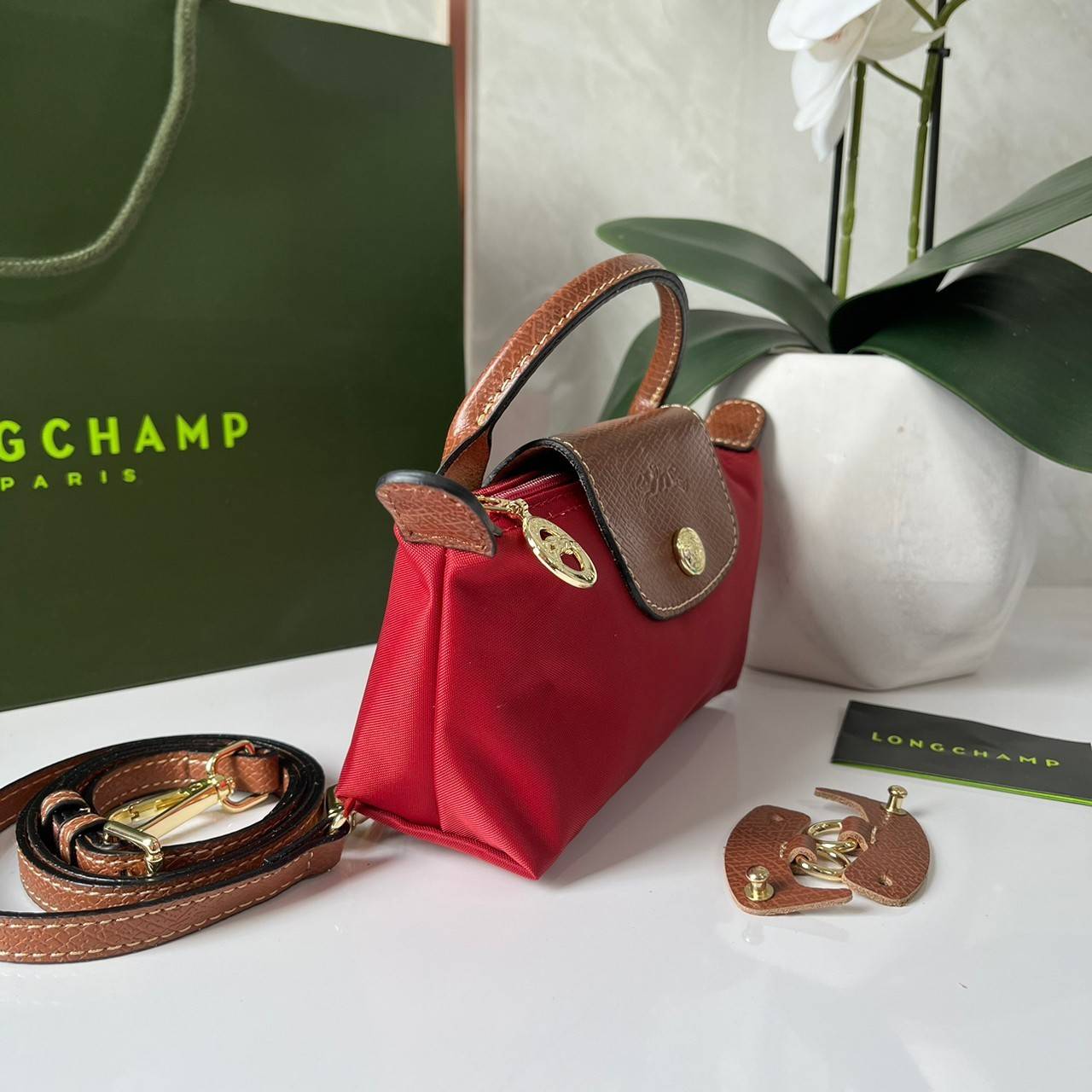 LONGCHAMP LE PLIAGE ORIGINAL Pouch with handle กระเป๋าใบเล็กขนาดกระทัดเหมาะกับใส่ของจำเป็นจุกจิก กันน้ำได้ พร้อมส่ง