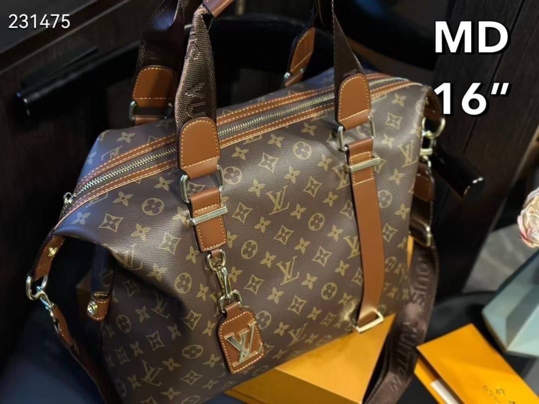 LV KEEPALL Monogram Canvas Bag 40cm กระเป๋าเดินทางสุดคลาสสิค ขนาดจุใจพิมพ์ลายโมโนแกรมแคนวาส ไอเท็มที่จะทำให้การเดินทางไม่ธรรมดาอีกต่อไป ด้วยดีเทลความเป็นเอกลักษณ์ เรียบแต่หรู