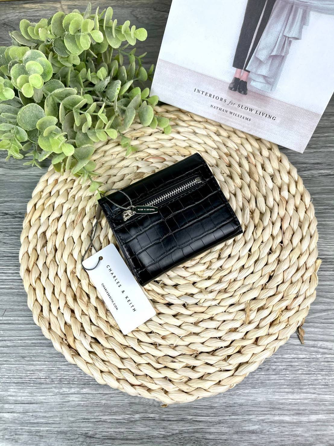 Charles & Keith Croc-Effect Short Wallet กระเป๋าเงิน 3 พับใบสั้น จุของได้ครบ! วัสดุพิมพ์ลายจรเข้