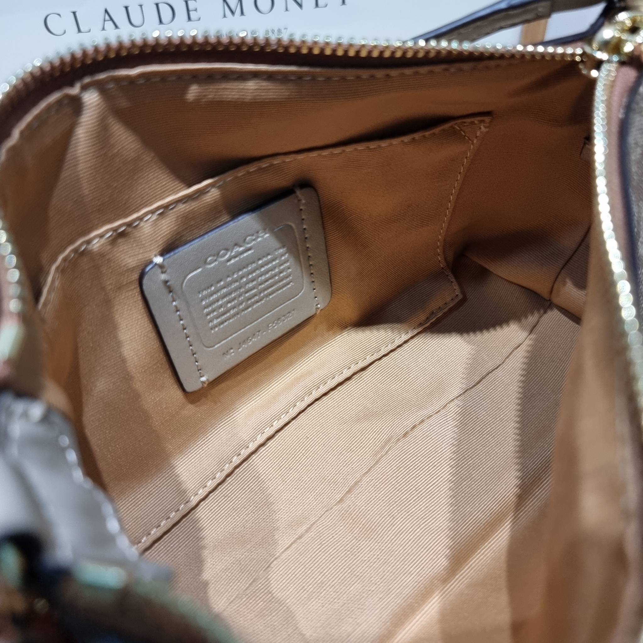 COACH TOP HANDLE POUCH F58321 พร้อมส่ง 9 สี กระเป๋าทรงพอช ยอดฮิต ยกขึ้นแท่น ด้วยดีไซน์ที่ออกมาให้ใช้งานได้ง่าย ขนาดกำลังเหมาะ