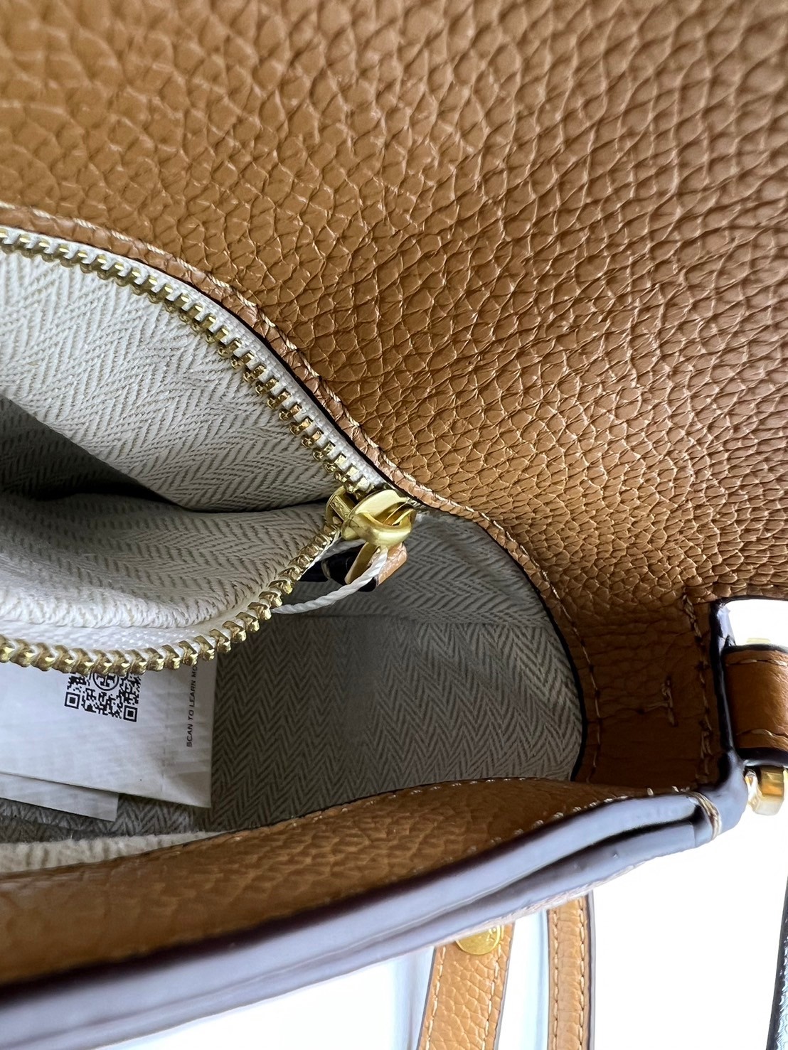 Tory Burch Britten Convertible Crossbody Bag กระเป๋าสะพายดีไซน์เรียบหรู เกรดออริ สลับแท้ 1:1 ใช้งานต่างประเทศได้