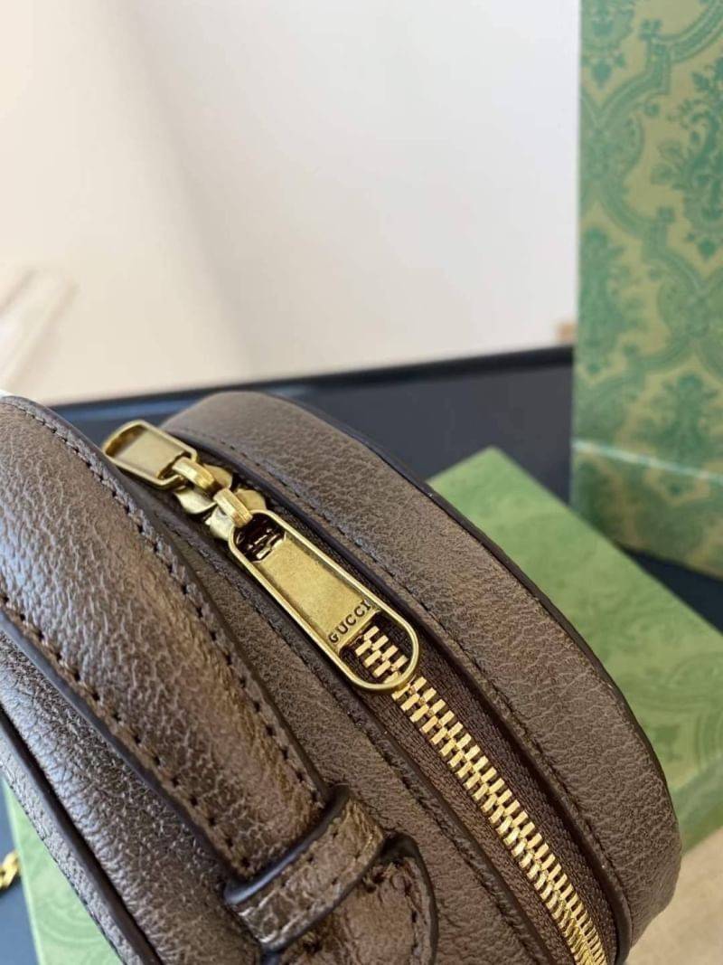 GUCCI OPHIDIA MINI CHAIN BAG กระเป๋าทรงกลมสวยเด่น มีดีเทลเพิ่มความหรู วัสดุหนังแคนวาสสลับหนัง ใบเล็กน่ารักภายในโล่งกว้าง พร้อมสายสะพายโซ่ ราคาสุดคุ้ม เป็นอีกหนึ่งรุ่นที่สาวๆตามหา ต้องไม่พลาดเลยน้า!!