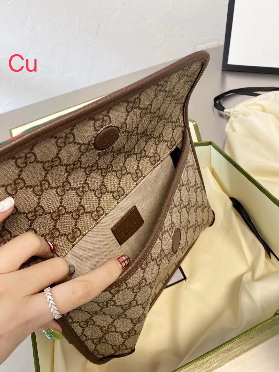 GUCCI neo vintage GG supreme belt bag ฮอตฉ่ำๆ กับกระเป๋าคาดอกรุ่นคลาสสิค ดีไซน์เท่ หรู สไตล์สปอร์ต ขนาดกำลังดี พกพาง่าย คาดไปไหนก็ได้สบายๆ