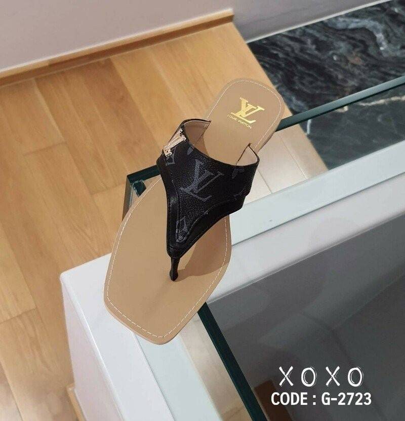Louis Vuitton Sandals แตะหนีบ พื้นยางไม้ก๊อกอย่างดี หนังลาย LV สวยหรู ติดอะไหล่โลโก้สีทอง สวย เด่น น้ำหนักเบา แมทส์ชุดง่าย