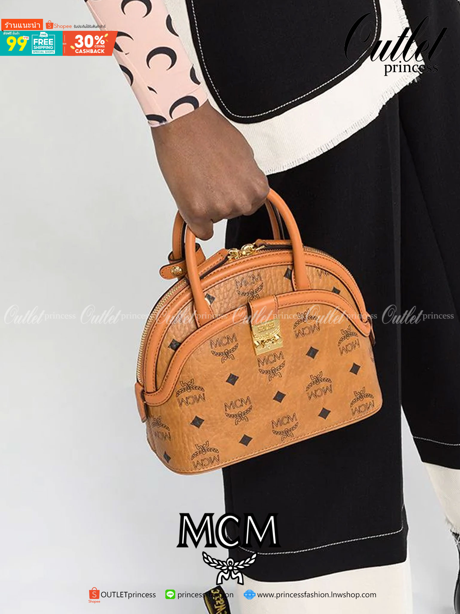 M.C.M SMALL ANNA TOTE คอลเลคชั่นใหม่ดีไซน์ไม่ซ้ำใคร รุ่นนี้เป็น seasonal หายากไปอีก กระเป๋าถือ/สะพายข้าง ทรงยูนีคโดดเด่น น่าใช้ หูจับในตัวมาพร้อมสายรัดเก็บ วัสดุหนังแคนวาสคุณภาพดี ตกแต่งตัวกดล็อคเอกลักษณ์ เปิด-ปิดด้วยซิป ภายในเป็นช่องโล่ง ใส่ของได้สบายๆ ต