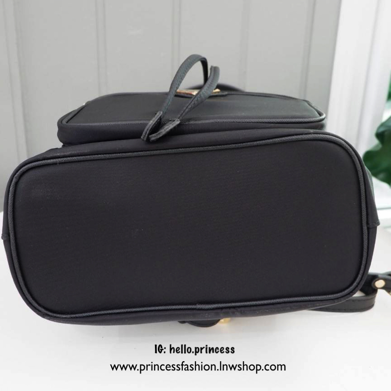 Prada bucket bag M Best seller! กระเป๋าทรงขนมจีบสุดฮิต size ใหญ่กำลังดี วัสดุ nylon silk คุณภาพดี สินค้า premium gift จากแบรนด์ Prada อะไหล่ทองทั้งใบ ด้านหน้าประดับ logo brand เปิดปิดแบบเชือกรูด drawstring ภายในกว้าง ใส่กระเป๋าสตางค์ยาวได้ มีช่องเล็ก และช