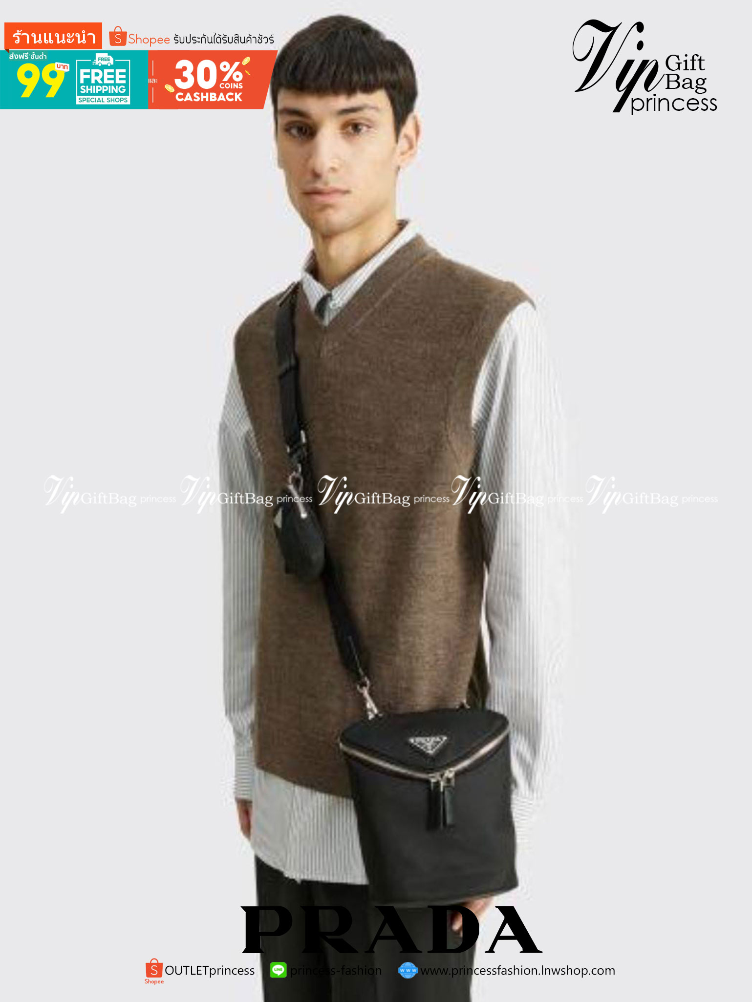 PRADA RE-NYLON AND LEATHER SHOULDER BAG ถึงเวลาของหนุ่มกันแล้ว!! ไอเท็ม best seller ที่เตรียมขึ้นแท่นรุ่นหายาก เท่ คูล ดูดี ไม่เกร่อ กระเป๋าสะพายข้าง รูปทรงเรขาคณิต ดีไซน์เรียบง่าย แต่มีความหรูในตัว วัสดุผ้าไนล่อนคุณภาพ พร้อมใบลูก ไว้ใส่เหรียญ ใส่กุญแจได้