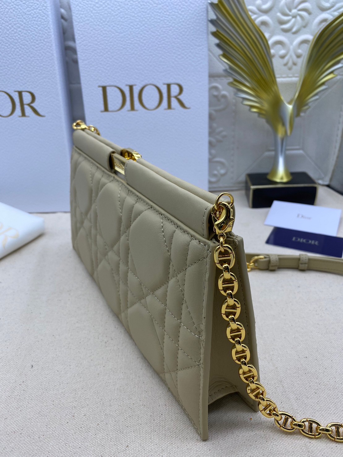 Dior Caro Colle Noire Clutch with Chain Cannage / DIOR Clutch / DIOR BAG พร้อมส่ง 4 สี กระเป๋าสะพายทรงคลัท ดีไซน์เรียบหรู ดูแพง รุ่นนี้คือ ถือแล้วผู้ดีมากค่ะ