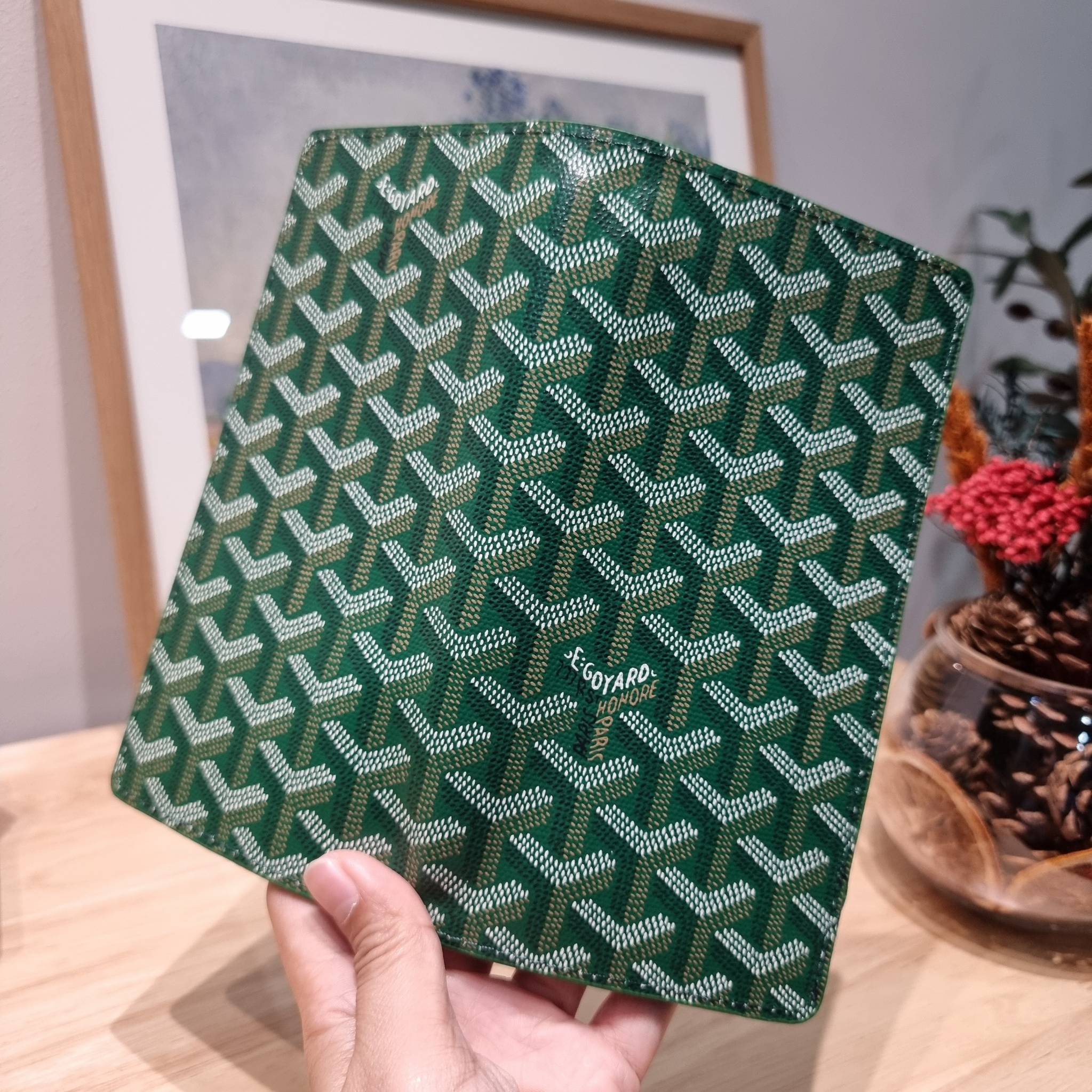 Goyard Bi Fold Long Wallet / GOYARD FLAP WALLET / Goyard Long Wallet กระเป๋าสตางค์ใบยาว รุ่น unisex ที่ใช้ได้ทั้งหนุ่มๆและสาวๆ ไอเท็มนี้ตอบโจทย์สำหรับคนที่ชอบเก็บบัตรเยอะๆ