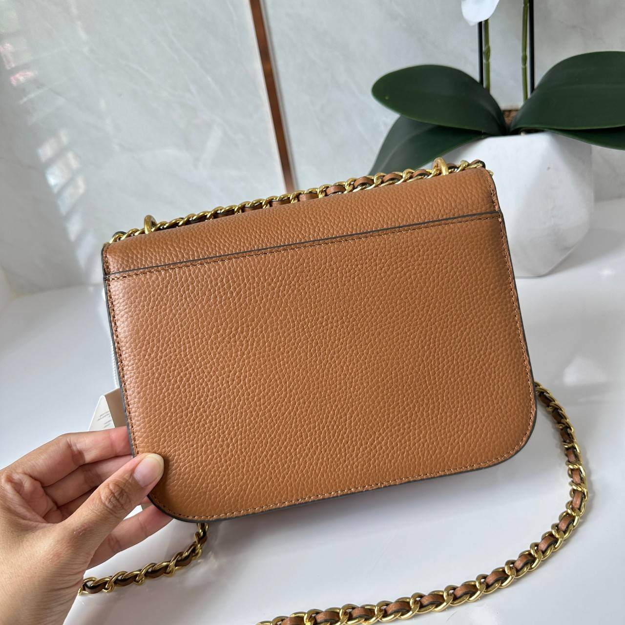 Tory Burch Britten Small Convertible Shoulder Bag คอลเลคชั่นใหม่สุดเรียบหรู