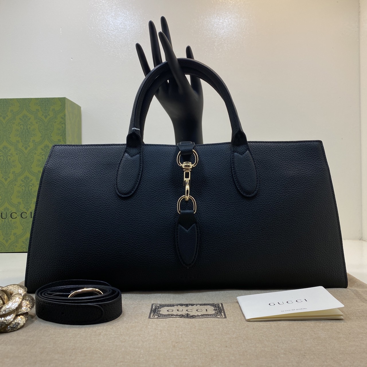 GUCCI MEDIUM TOTE BAG WITH HOOK CLOSURE / Gucci medium tote bag กระเป๋าทรงโท้ทสไตล์ใหม่ล่าสุด เกรดออริ 1:1 สลับแท้ ใช้งานต่างประเทศได้ ภาพถ่ายจากงานจริง