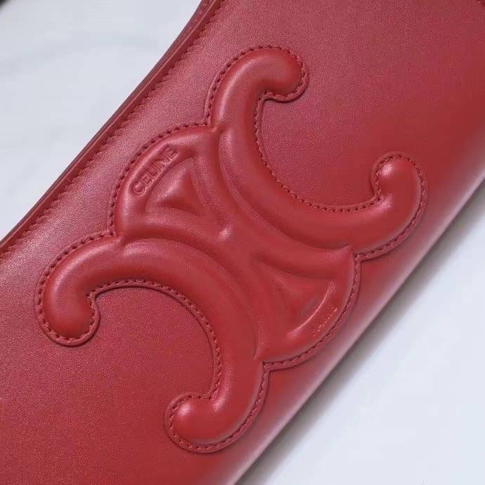 หนังแท้ CELINE SHOULDER BAG CUIR TRIOMPHE IN SMOOTH CALFSKIN ภาพสินค้าถ่ายจากงานขายจริง ใช้งานต่างประเทศได้