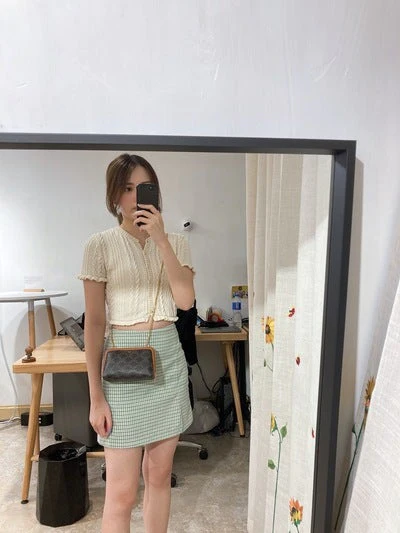 CELINE POUCH 16cm / CELINE TRIOMPHE Triumphal Arch Canvas / CELINE CLUTCH WITH CHAIN กระเป๋าคลัทช์ดีไซน์เรียบหรูออกแบบมาได้อย่างลงตัว พร้อมสายสะพายโซ่ทองสุดหรู ด้วยรูปทรงที่สวยงามและทันสมัย