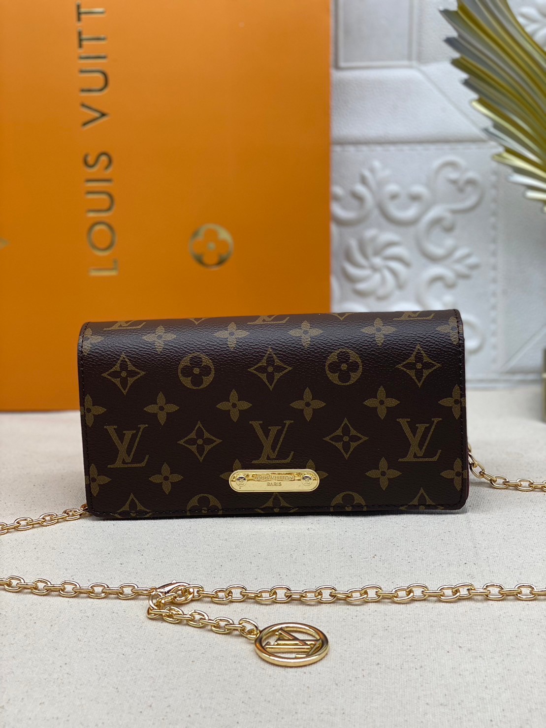 LV Wallet On Chain Lily Monogram Canvas / LV BAG พร้อมส่ง กระเป๋าสะพายทรงพอช คลาสสิค ดีไซน์เรียบหรู **รอบนี้จัดราคาพิเศษสุดคุ้ม งานสวยเกินราคาค่ะ