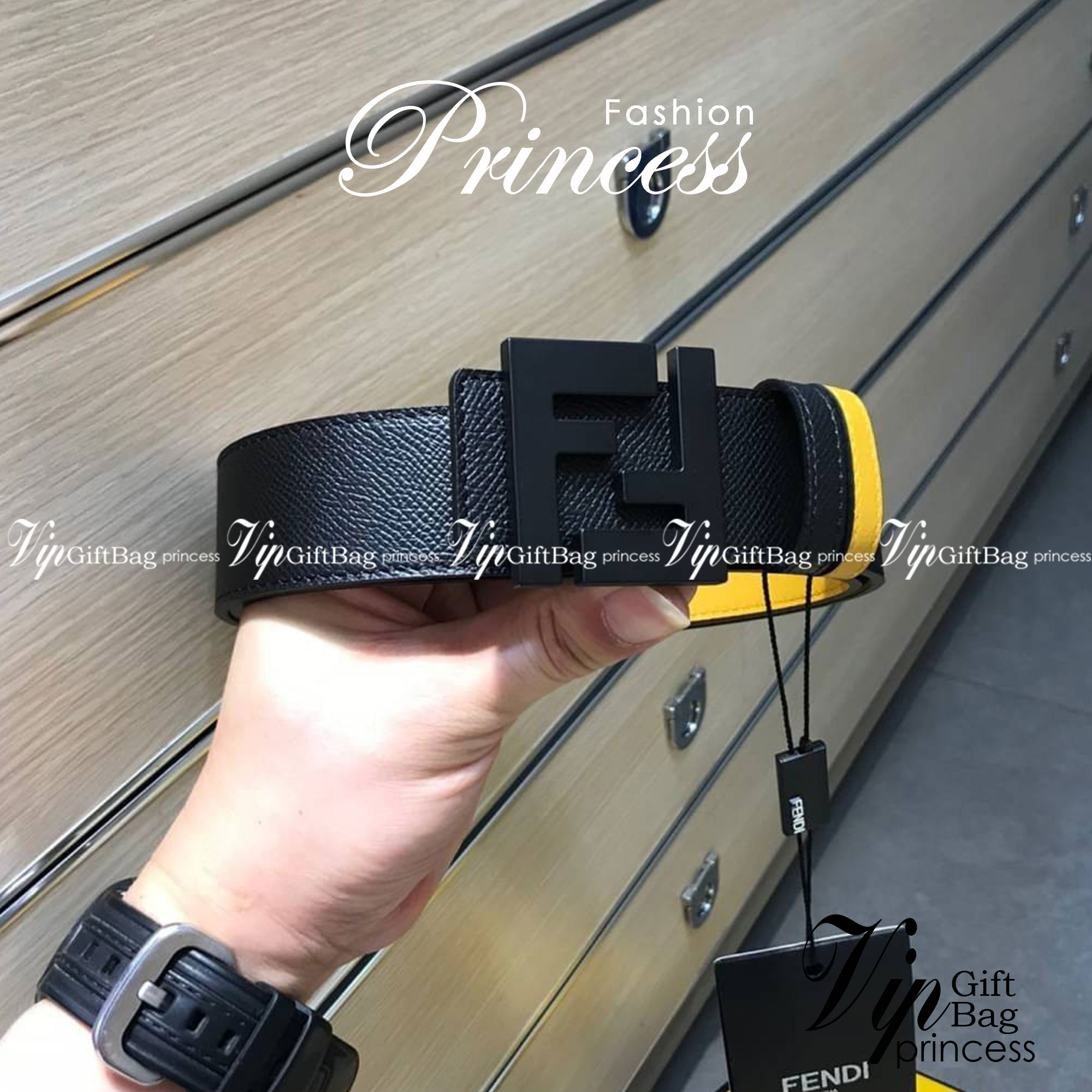 FENDI Belt Black leather belt เข็มขัดเฟนดิหนังแท้ เกรดออริจินอล ดีไซน์เรียบหรูเข้ากับทุกลุ๊ค ใช้ได้ทั้งชายหญิง มาพร้อมกล่อง ห้ามพลาดค่ะ! พร้อมส่งที่ไทย ภาพถ่ายจากงานขายจริง ใช้งานต่างประเทศได้