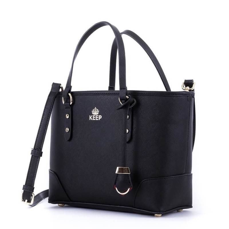 รุ่นขายดี KEEP ' Scarlet ' bag ใครมองหากระเป๋าจุคุ้ม ใบนี้เลย ซื้อ 1 ได้ 2 คุ้ม !! เก็บหมดในใบเดียว แถม Complete look ได้ทุก สไตล์ ถือทำงาน หรือ ถือเที่ยวแมทช์กับยีนส์ก็ดี๊~ดี๊ 👑หนังกระเป๋า Saffiano สวยมาก ส่วนเรื่อง ความจุ ความคุ้ม ไม่ต