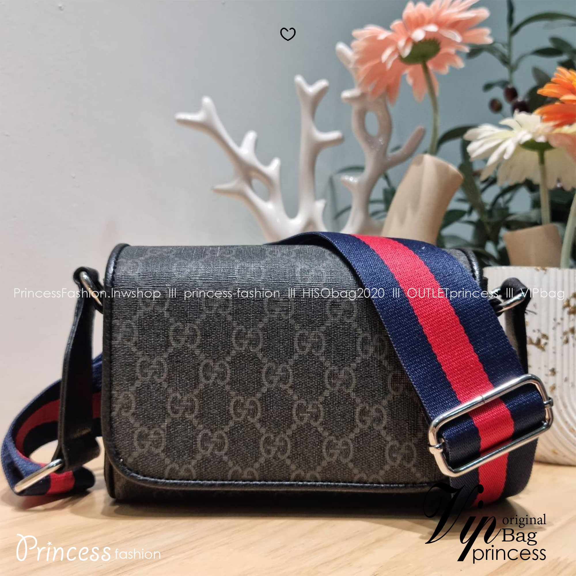 GUCCI GG Black mini bag กระเป๋าครอสบอดี้ที่สะพายได้ทุกโอกาส สีดำคลาสสิก กว่าสีนี้จะมาคือรอนานมาก เป็นหนึ่งสีสุดฮอตที่หายากสุดๆ มาในรุ่นสปอร์ต ทรงกะทัดรัด ขนาดกำลังดีพกพาสะดวก