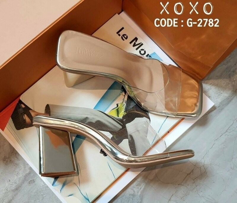 รองเท้างานสวม คัชชู สวย เรียบหรู ด้านบนคาดพลาสติกใสเนื้อนุ่ม ส้นทรง 3 เหลี่ยม สวย เก๋ ไม่เมื่อยเวลาใช้งาน ใส่สบาย แมทส์ชุดง่าย วัสดุหนังกระจกสีเมทัลลิค