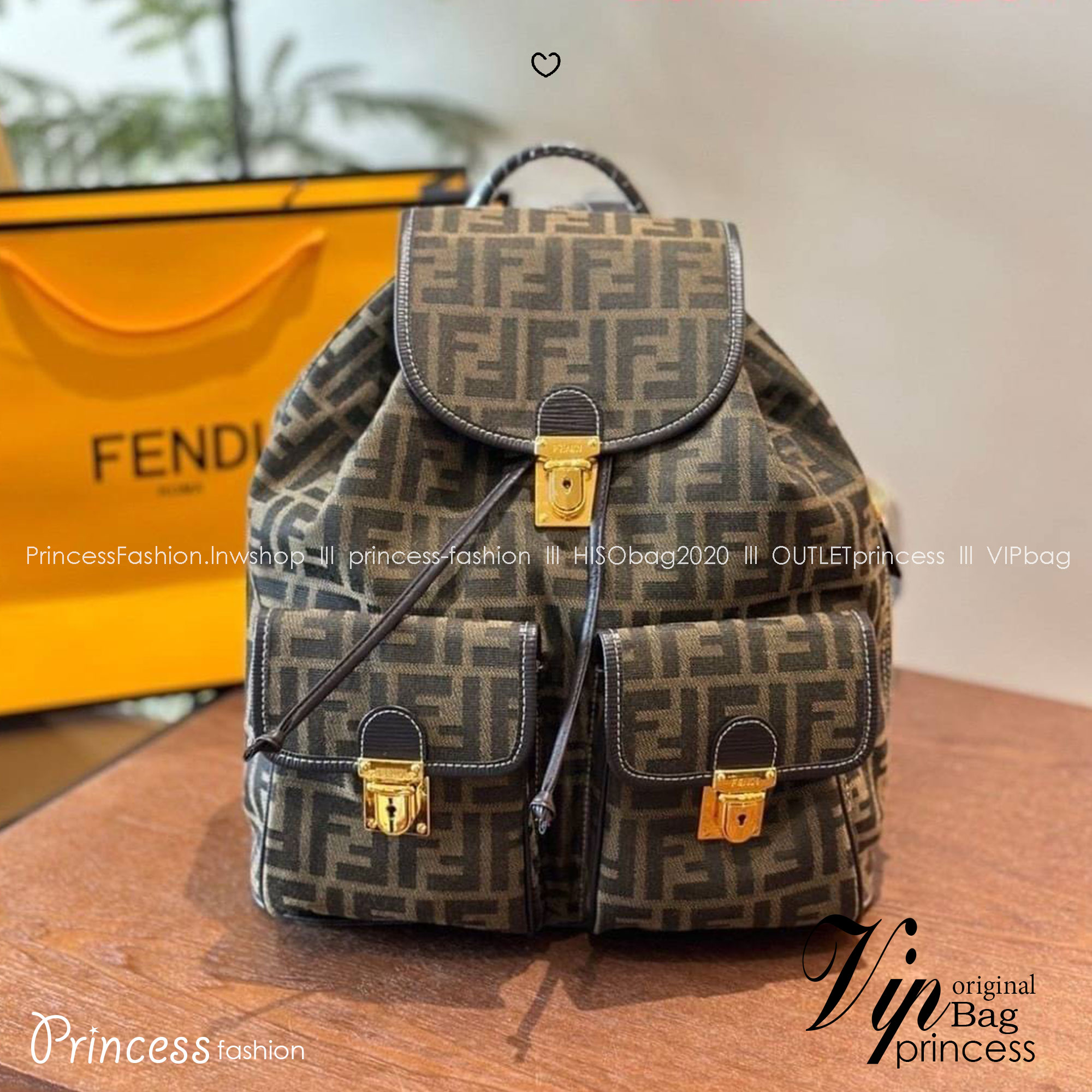 FENDI Zucca Monogram Backpack with 2 pocket กระเป๋าเป้ FF ใบใหญ่จุของได้เยอะ ภายในโล่งกว้าง พร้อมช่องใส่ของด้านหน้าสะดวกใช้งาน นานๆจะมีมาในรูปแบบเป้ให้ครอบครองกันค่า! วันไหนๆ ในไทยหรือ ตปท.ใบเดียวจบ!!