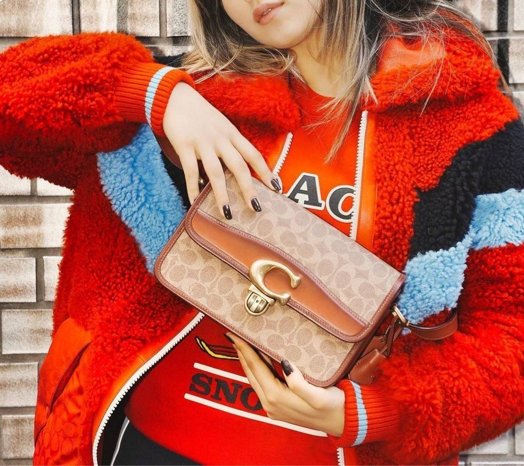 OUTLET 】COACH STUDIO SHOULDER BAG IN SIGNATURE CANVAS (COACH C6639) โอ้โห!! ตลึงเลย สวยฟาดมากๆเทอ!! 🌺ห้ามพลาดนะยูวว🤩รุ่นคลาสสิค เรียบหรู ดูแพงสุดๆ //พร้อมส่งก่อนใคร ยังไม่มีในช็อปไทยนะยูวว😘//กระเป๋าสะพาย คลอสบอดี ดีไซน์เฉียบ สายปรั