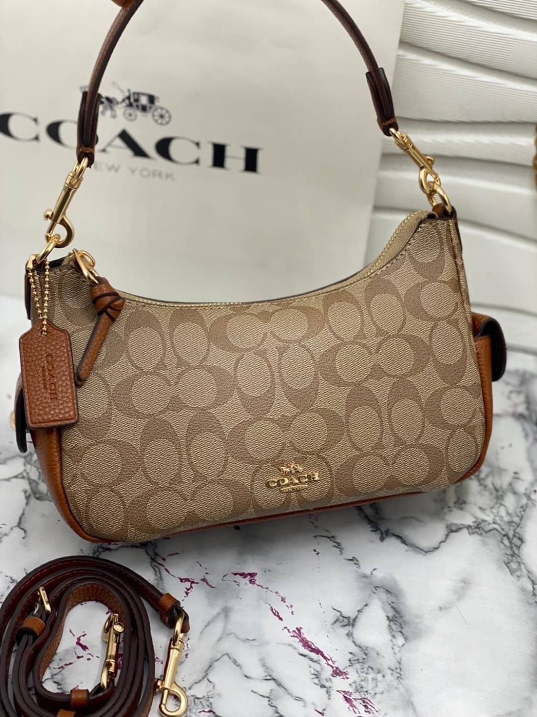 COACH Pennie Shoulder Bag In Signature Canvas พร้อมส่งที่ไทย