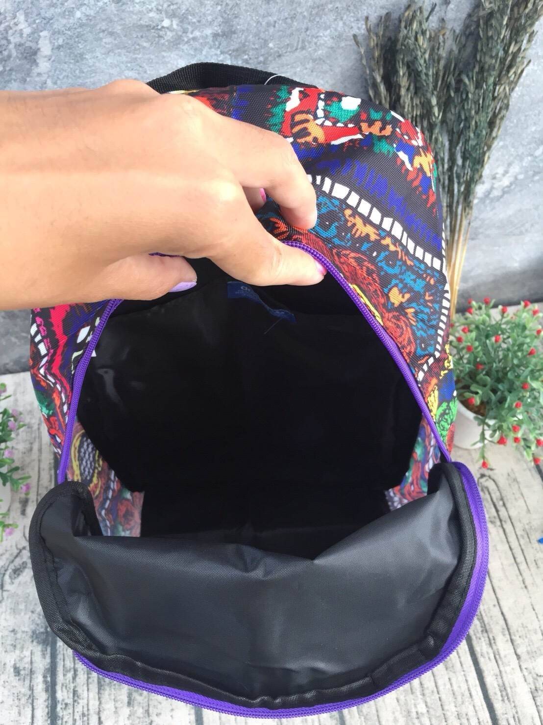 ADIDAS WOMEN ORIGINALS CROCHITA CLASSIC BACKPACK กระเป๋าเป้ แบบใหม่ล่าสุด พิมพ์ลายคลาสสิค ใช้เป็นกระเป๋านักเรียน หรือเป้กีฬาได้ ช่องใส่ของใหญ่แยกช่องสำหรับใส่หนังสือ และมีช่องหน้าใส่ของจุกจิก รูปแบบสวยทันสมัย ใช้ได้ทั้งชาย-หญิง วัสดุคุณภาพดี กันน้ำได้