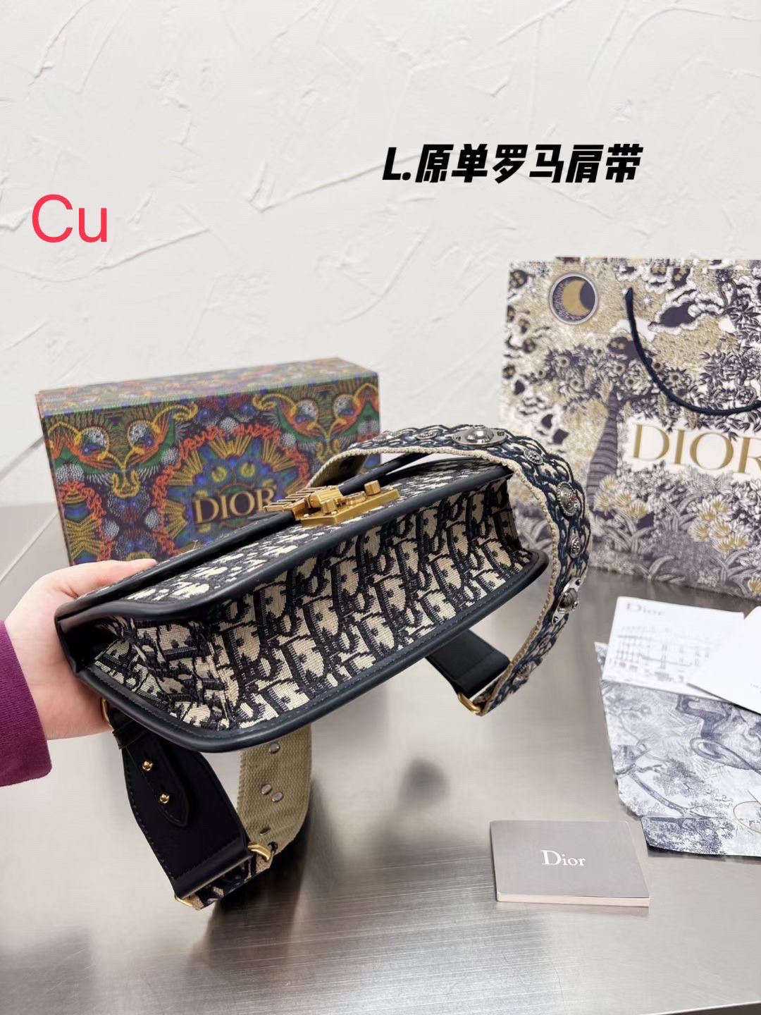 DIOR Oblique Dior Addict Flap Bag / Dioraddict Bag / DIOR BAG พร้อมส่ง กระเป๋าสะพายดีไซน์คลาสสิค สวยผู้ดี โดดเด่นด้วยโลโก้และอะไหล่ตัวล็อคสีทอง มาพร้อมสายสะพายสวยคุ้มมากค่ะ