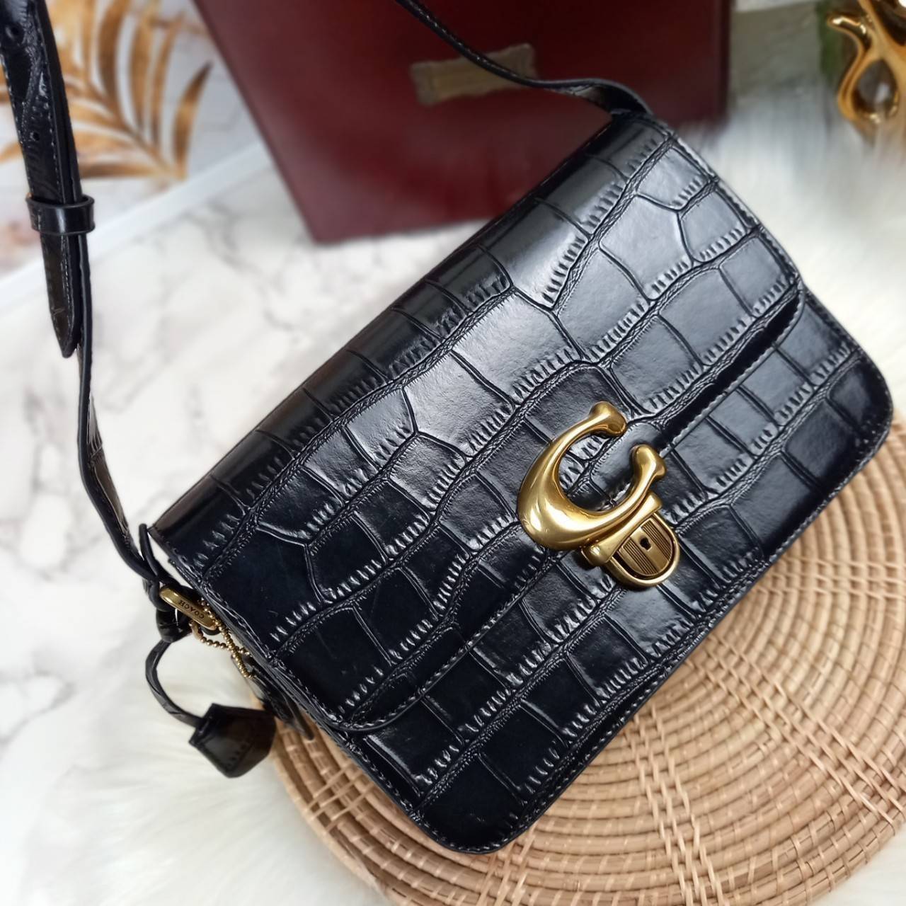 COACH CROCODILE EMBOSSED LEATHER STUDIO SHOULDER BAG (COACH C6640)🌺เอาซิ๊!!ใครอดใจไหวให้รู้ไป!! สวยตาแตก!! ปรับลุคให้ดูแพง แบบไม่ปรานีกันล่ะคราวนี้!// กระเป๋าถือ กระเป๋าสะพาย อีกหนึ่งคอลเลคชั่นสุดตะลึงตา หรูหรา! เวอร์วังอลังสร้าง! ที่ดูแพงม๊ากก!!/