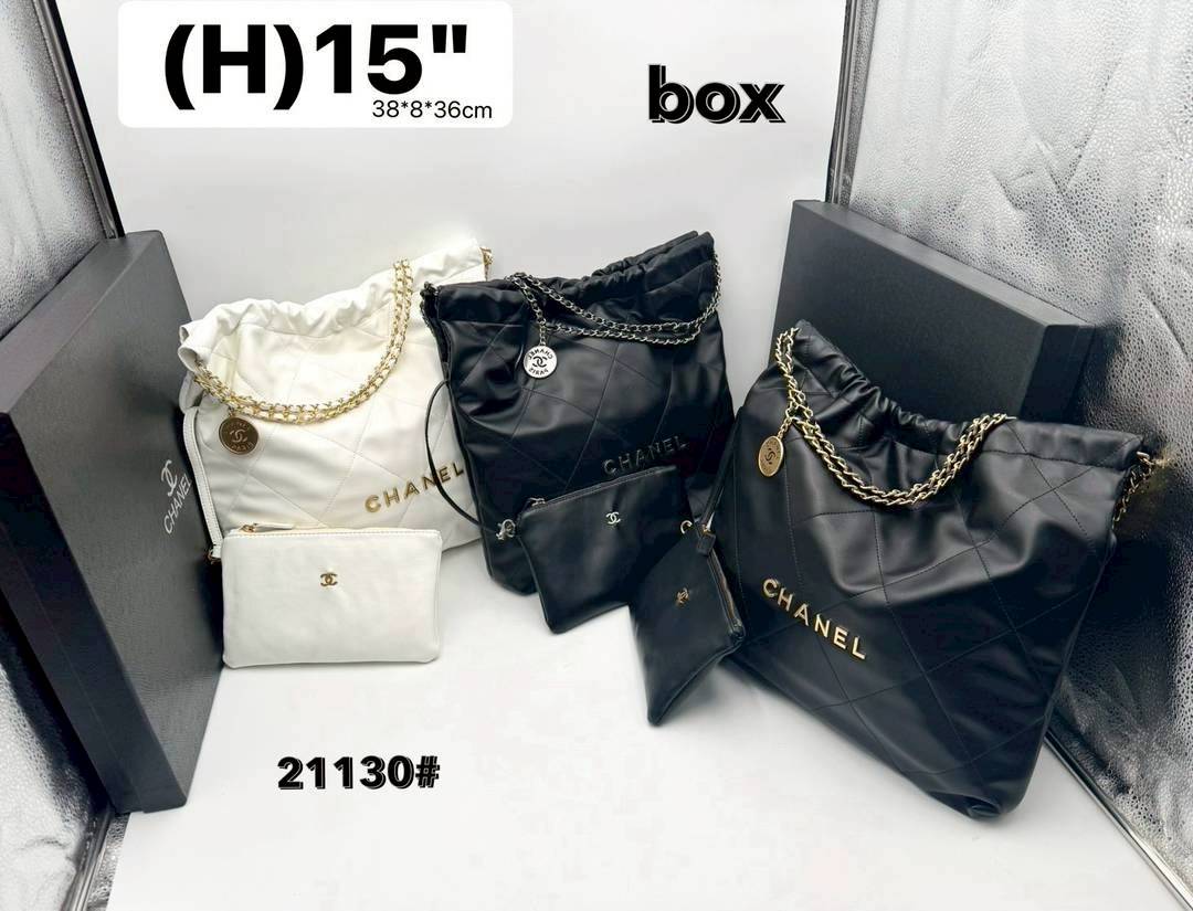 Small CHANEL 22 Handbag แรงเกินต้านที่สุดกับไอเท็มนี้ ที่สาวๆหรือใครๆก็ต้องมี มาในไซส์ใหญ่ รูปทรงใช้ง่ายขึ้น แต่ยังจุได้หนักๆเหมือนเดิม ดูหรูหรา เกินเรื่องที่สุด กับกระเป๋าสะพาย ดีไซน์เรียบหรู คลาสสิค แถมได้ใบลูกไปอีก