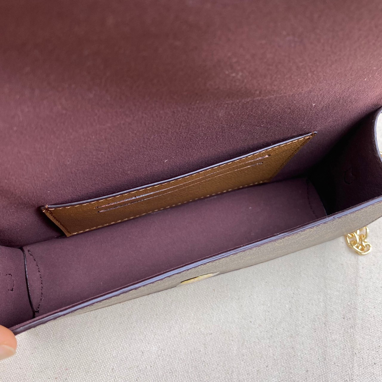 LV Wallet On Chain Lily Monogram Canvas / LV BAG พร้อมส่ง กระเป๋าสะพายทรงพอช คลาสสิค ดีไซน์เรียบหรู **รอบนี้จัดราคาพิเศษสุดคุ้ม งานสวยเกินราคาค่ะ