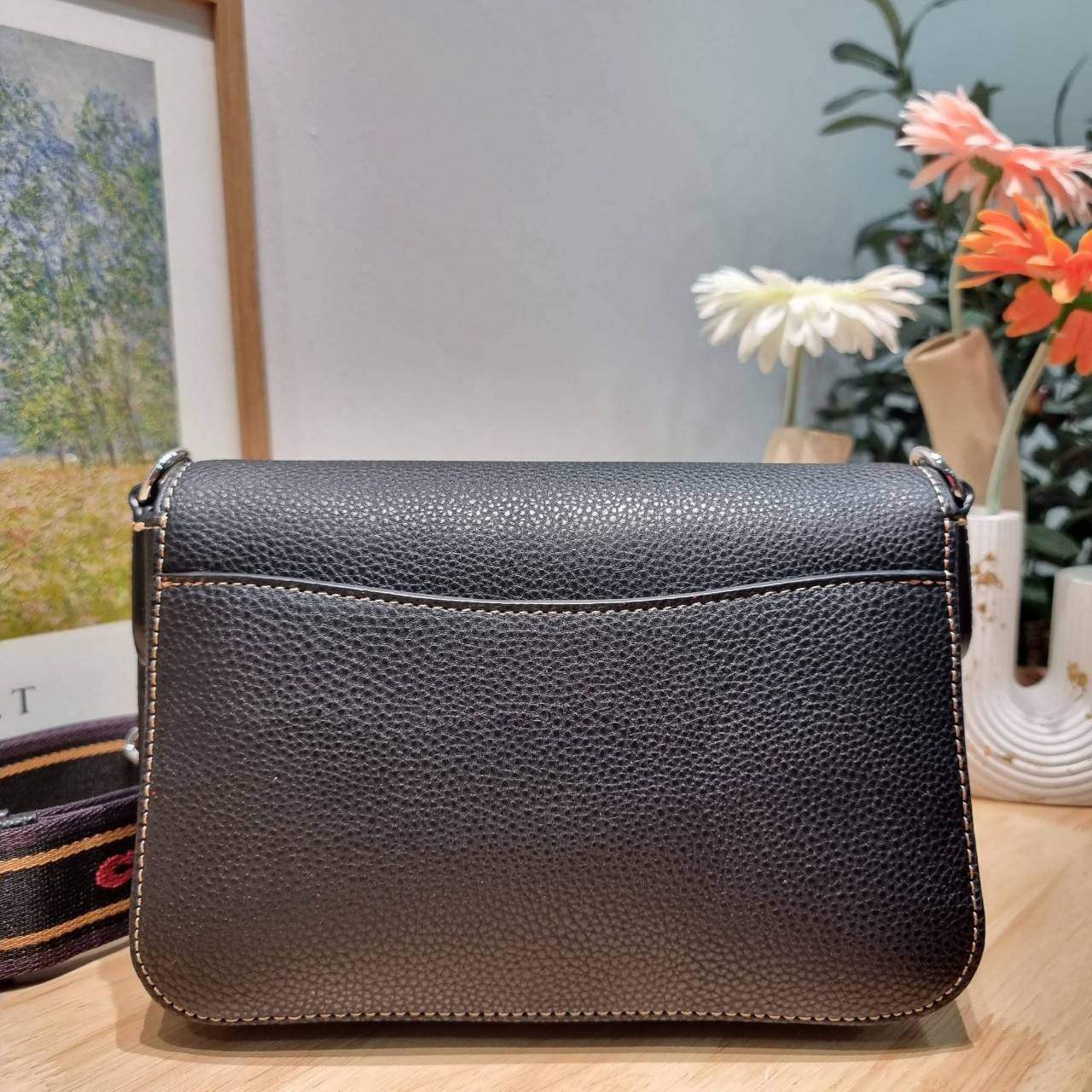 OACH LOGAN MESSENGER IN SIGNATURE CH483 CH252 กระเป๋าสะพาย รุ่นใหม่ สไตล์สปอร์ต ดีไซน์สวย ขนาดกำลังดีคล่องตัว สายสะพายเส้นใหญ่ทนทาน