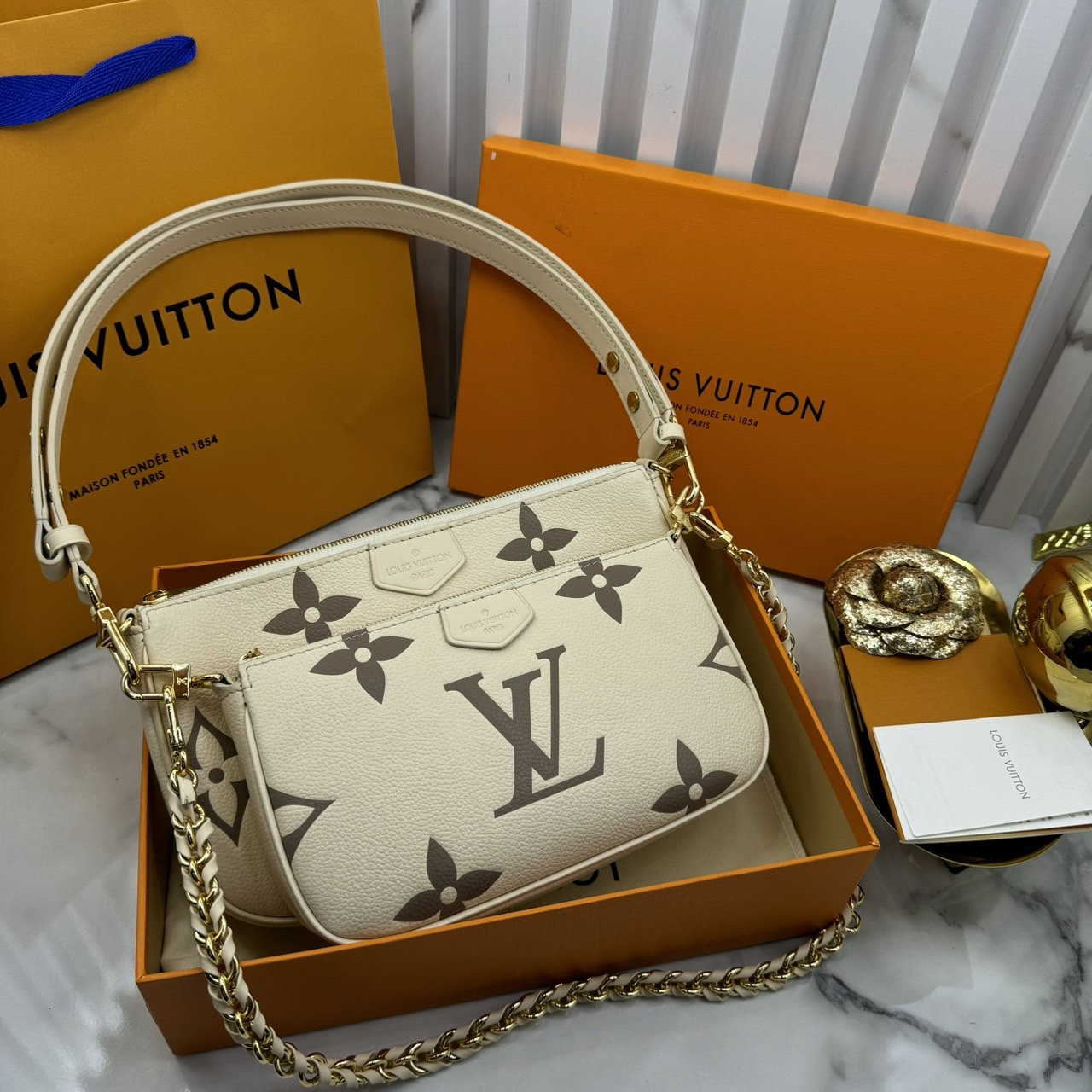 LV Multi Pochette Accessoires Bag กระเป๋าทรงพอช รุ่นใหม่ล่าสุด งานหนังแท้ สวยงามเลอค่า ตามแบบฉบับแบรนด์ ปั้มลายคมชัด มาเป็นเซ็ท 2 ใบ ใช้งานง่าย