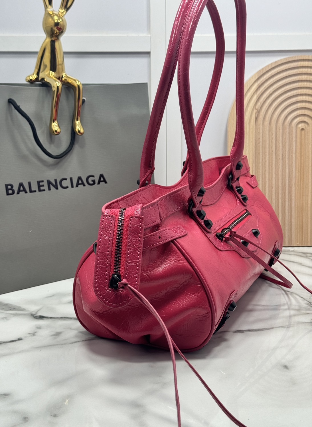 ORI หนังแท้ | Balenciaga Le City Bag East-west Bag 32cm กระเป๋าถือ/สะพายข้างทรงยาวดีไซน์โดดเด่นสวยเท่ล้ำสมัย ที่สุดแห่งความไอคอนิกไม่เหมือนใคร มีกิมมิคและลูกเล่นแพรวพราว
