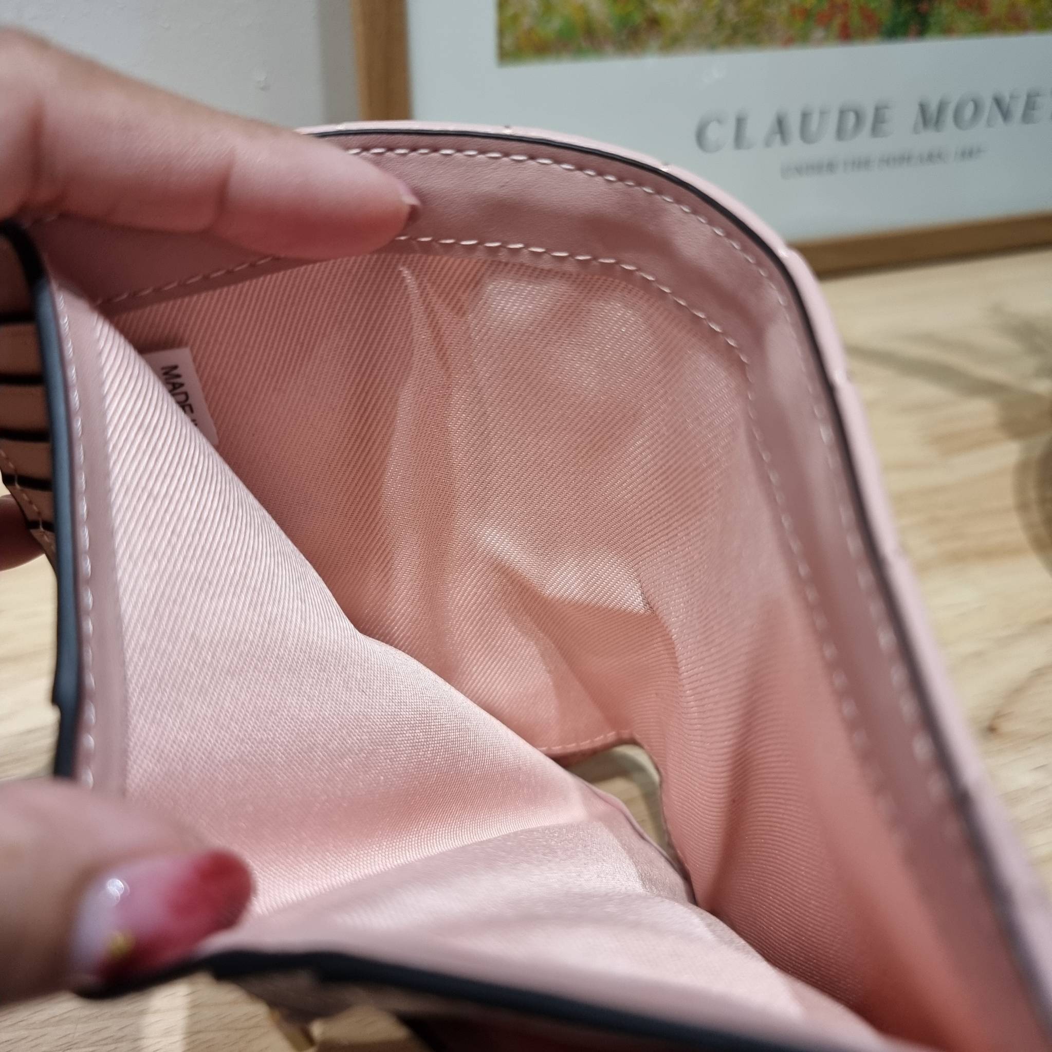 TORY BURCH KIRA CHEVRON MEDIUM SLIM WALLET กระเป๋าสตางค์ใบกลางรุ่นบาง ไม่กินพื้นที่กระเป๋า ดีไซน์เรียบหรู