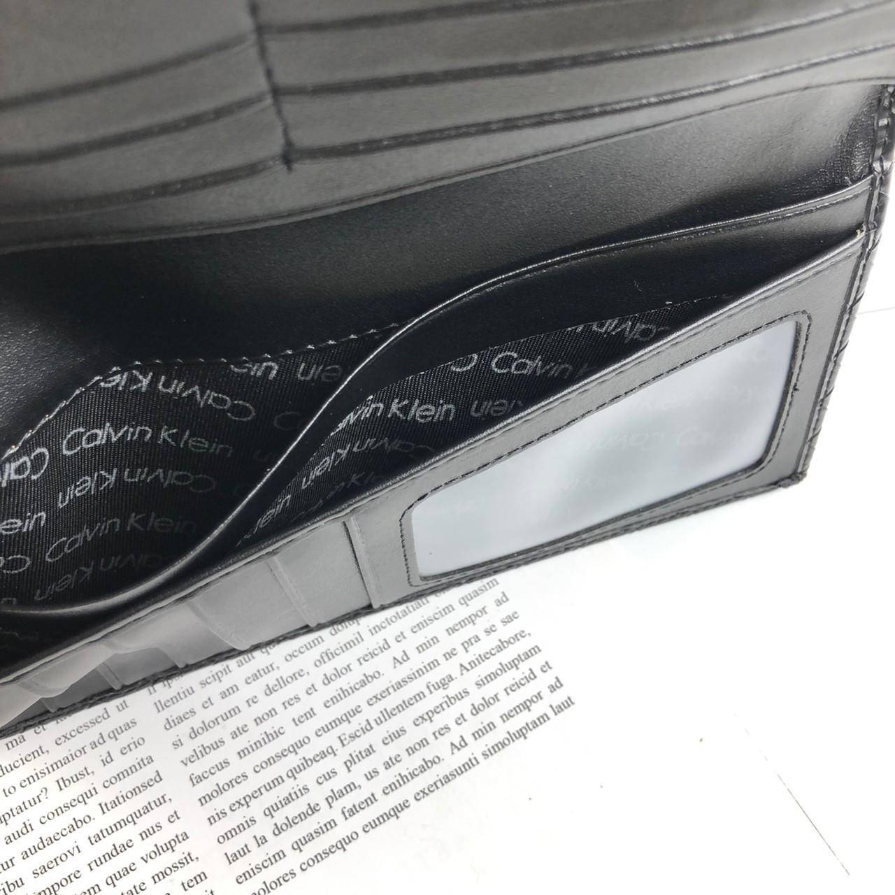 ของแท้ 💯% 】Calvin Klein Secretary with Interior Zipper กระเป๋าสตางค์ใบยาว ลายสานรอบใบ ภายในมีช่องใส่ธนบัตร ช่องใส่บัตรหลายช่อง และช่องซิปสำหรับใส่เหรียญ จะมอบเป็นของขวัญหรือใช้เองก็แนะนำเลยค่ะ