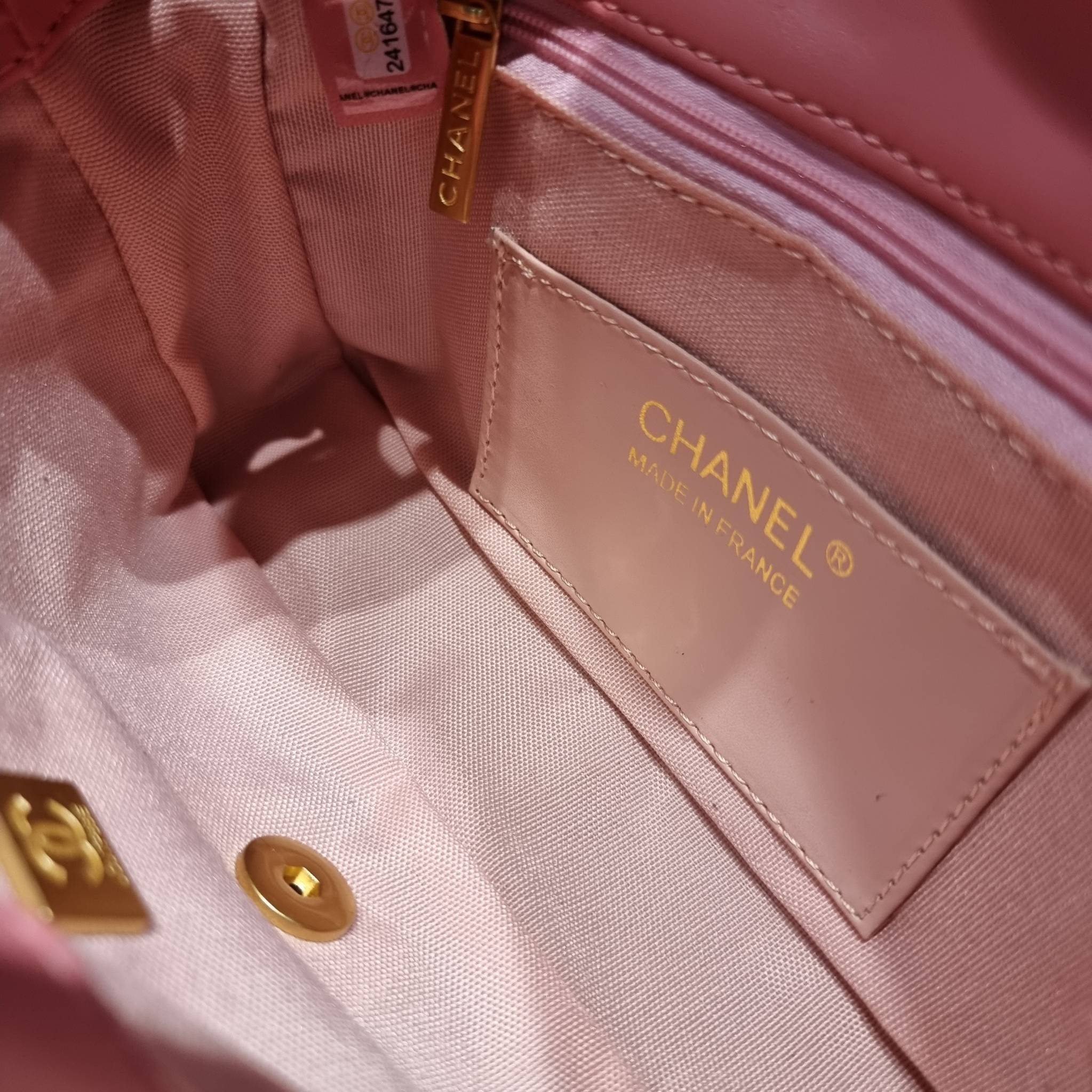 Chanel chunky chain bag สวยฟาดย้อนยุคความหรู ในราคาที่จับต้องได้ กับกระเป๋าสะพายไหล่ ไซส์กำลังสวย โดดเด่นด้วยสายสะพายโซ่สลับหนังเส้นใหญ่ ทนทาน ดูแพง