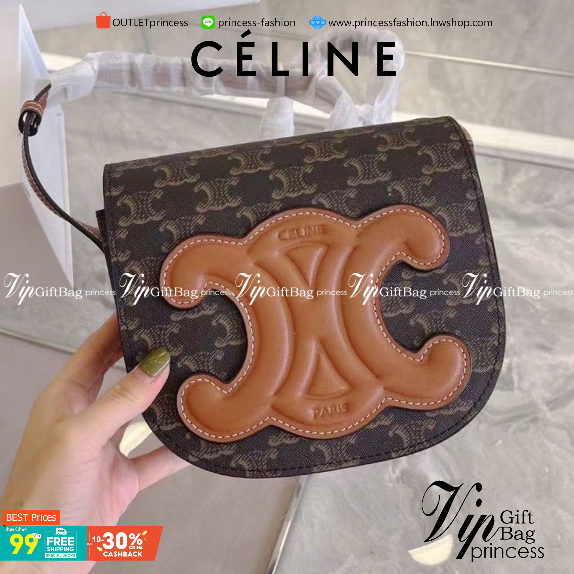 VIP 】CELINE MINI BAG IN TRIOMPHE CANVAS รุ่นโลโก้หน้าใหญ่ พร้อมส่งที่ไทย ราคาสุดคุ้ม หากใครที่กำลังมองหากระเป๋าสะพายข้าง ขนาดกะทัดรัด และเรียบหรู ต้องใบนี้เลยค่ะ เป็นกระเป๋าเปิดปิดแบบแบบฝาผับที่มีรูปทรงโค้งและที่ล็อกรูปทรงคล้ายเข็มขัด อีกทั้งยังสะท้อนความ
