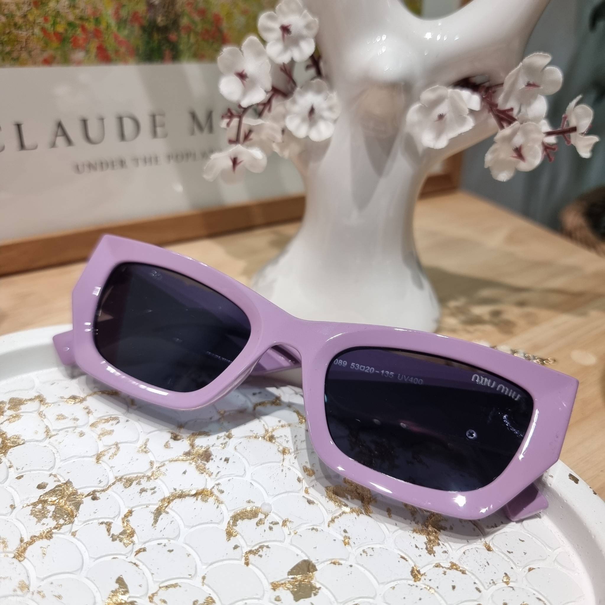 MIU MIU Sunglasses UV protection มาพร้อมอุปกรณ์ครบเซ็ท สวยปัง สวยตะโกน มีพกติดตัวไว้ไม่ตกเทรนด์ ใส่เสริมโหงวเฮ้ง ดูผู้ดี ใช้ได้ทุกโอกาส ทุกสถานการณ์ ใส่ที่บ้านถนอมสายตา ใส่ออกข้างนอกกันแดด กันลม กันฝุ่นก็มั่น ก็เลิศทั้งหมด