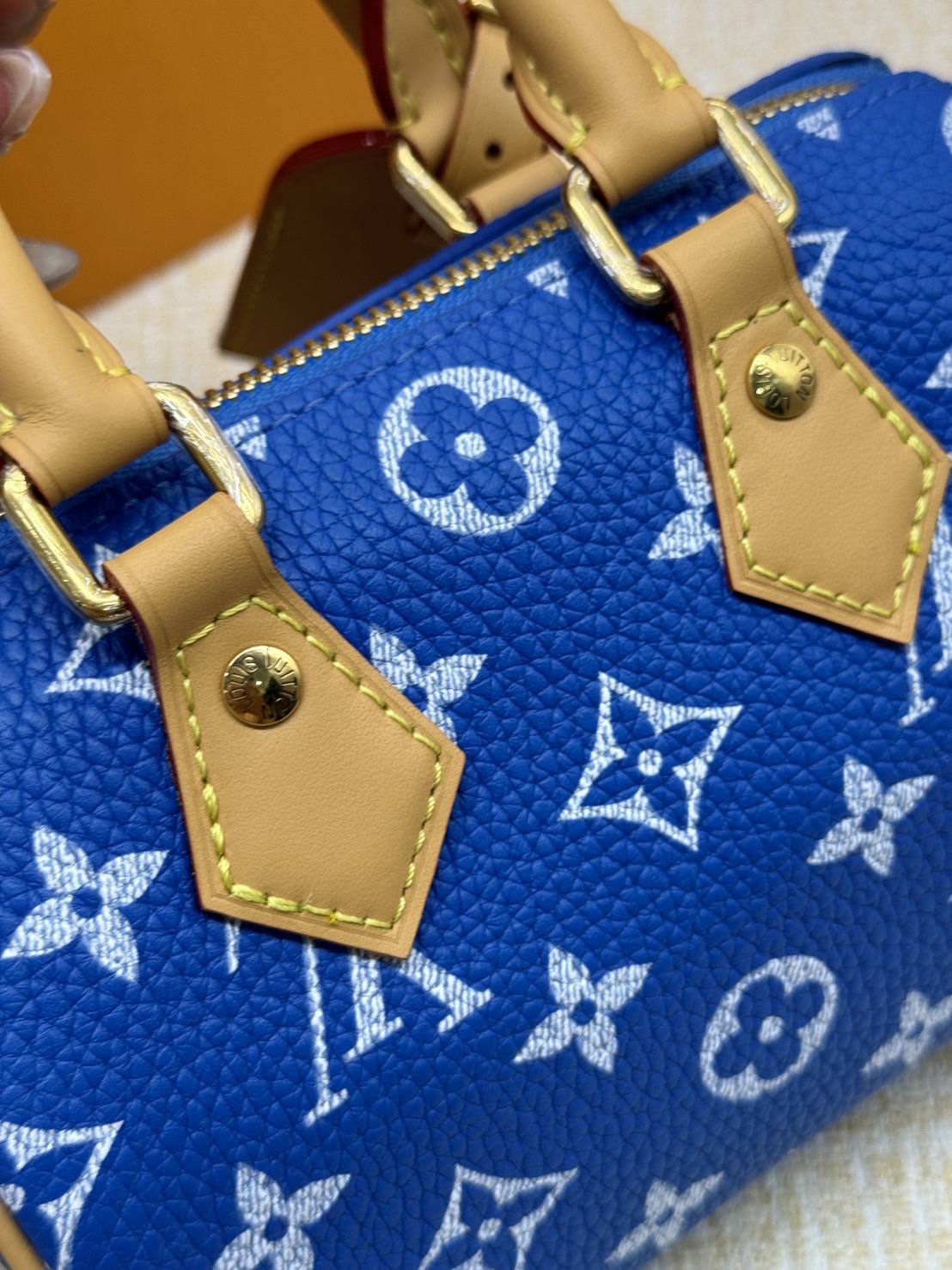 RUNWAY LV Nano Speedy P9 Bandoulière Soft Leather กระเป๋าสะพายสปีดี้รุ่นใหม่ไซส์มินิหรูหรา เกรดท็อปวีไอพี เกรดดีสุด 1:1 หนังแท้สวยงาม เก็บทุกรายละเอียด ใช้สลับแท้ ผ่านทุก ตม. ใช้งานต่างประเทศได้