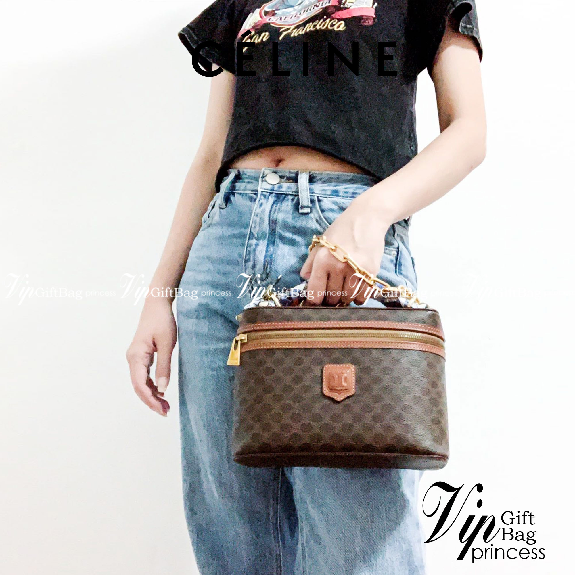 หนังแท้ CELINE VANITY VINTAGE BAG / Celine Macadam Vanity Bag Dark brown กระเป๋าถือ ใส่เครื่องสำอางค์หรือของใช้ต่างๆได้ ภายในโล่งกว้าง ซิปรอบใช้งานง่าย จุของได้เยอะ เกรดออริจินอลงานหนังแท้ทั้งใบ พิมพ์ลายคมชัด ปั้มลายชัดเจน ภาพสินค้าถ่ายจากงานขายจริง ใช้งา