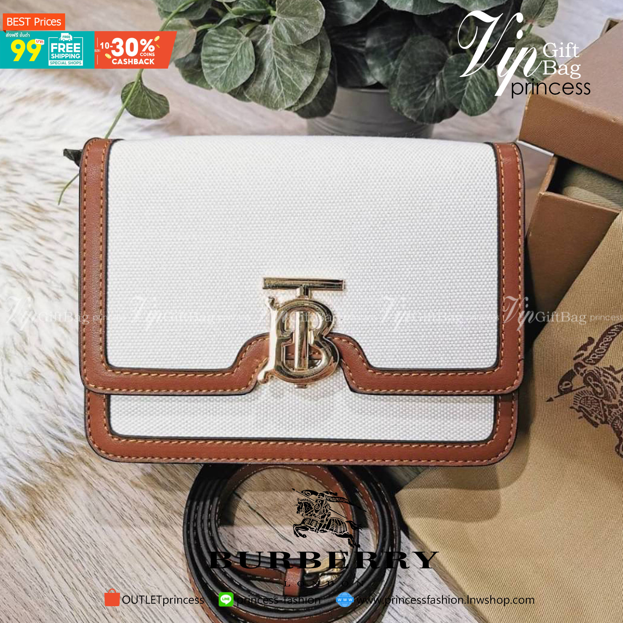 VIP 】กลับมาตามคำเรียกร้อง! ห้ามพลาด! Rare items! BURBERRY FRAGRANCES LEATHER CROSSBODY BAG วัสดุ Canvas & Leather ลาย Vintage คอลเลคชั่นใหม่ทรงเหลี่ยมสวยหรูดูดี เปิดปิดด้วยฝาปิดสัญลักษณ์รูปTB ภายในมีช่องแบ่งเป็นสัดส่วนสามารถใส่มือถือ iphone เงิน ของจ