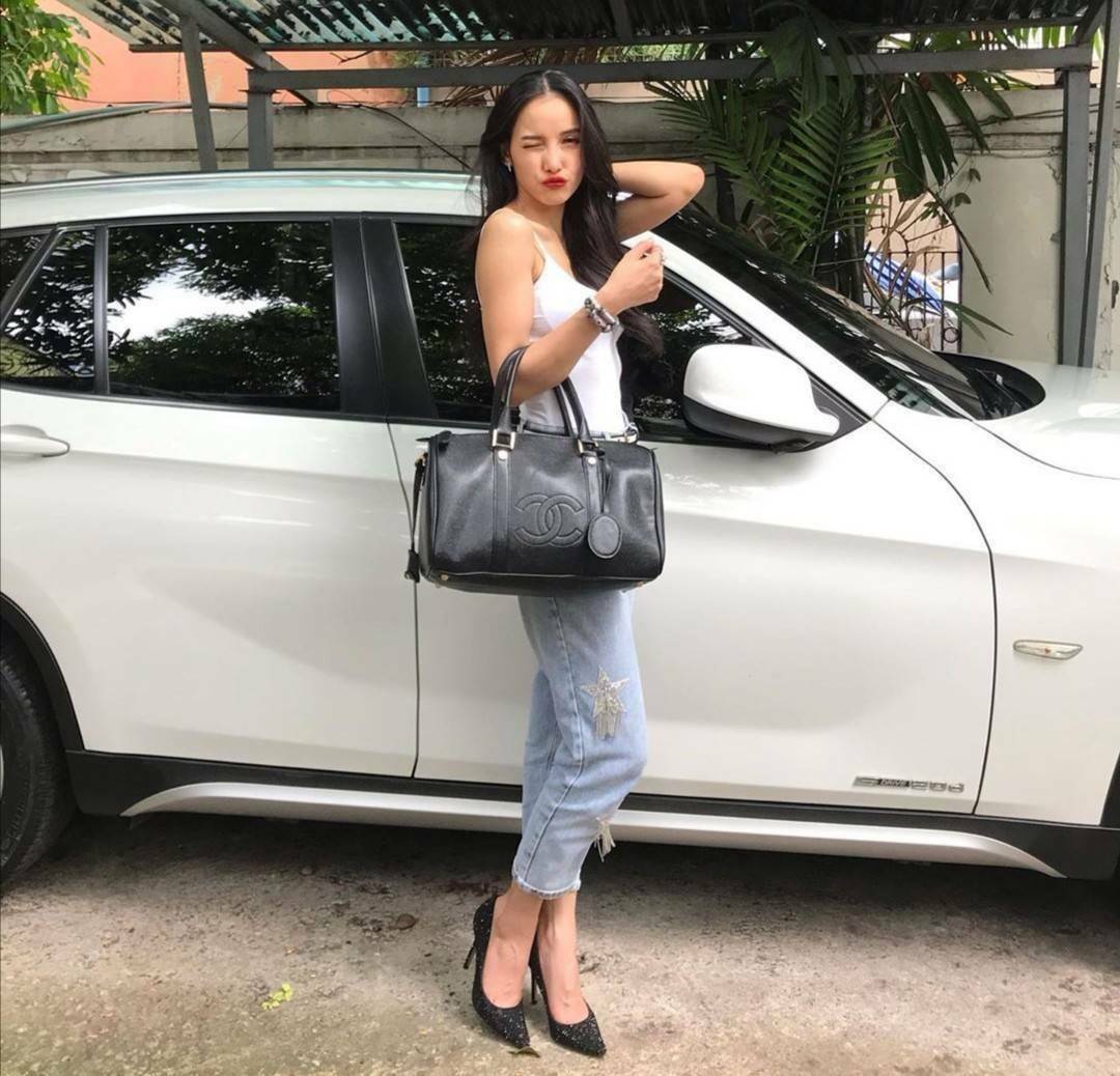 CHANEL Caviar Small Travel bag / CHANEL CAVIAR LARGE HANDBAG / chanel travel bag กระเป๋าเดินทางขนาดพอเหมาะ อะไหล่ทอง วัสดุหนังลายคาร์เวียร์ สวยหรูน่าใช้ น้ำหนักเบา มาพร้อมแท็กหนังแบรนด์อะไหล่ทอง และแท็กหนังใส่กุญแจ