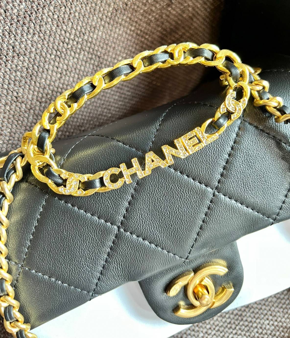 Chanel Small Flap Bag with Top Handle 8" /CHANEL CHAIN SHOULDER BAG กระเป๋าสะพายได้และหิ้วได้ หนังสวย เรียบ สัมผัสนุ่มมือ น่าใช้มากๆ