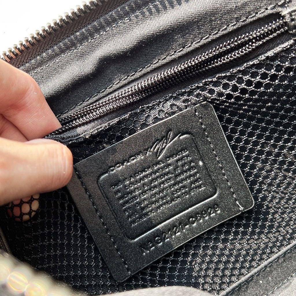 COACH X MICHAEL B. JORDAN CHARTER CROSSBODY 24 IN MUMMIFIED SIGNATURE CANVAS พร้อมส่งที่ไทย ภาพสินค้าถ่ายจากงานขายจริง ใช้งานต่างประเทศได้