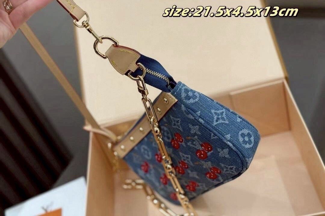 LV x TM Pochette Accessoires bag Monogram cherry denim 20cm กระเป๋าถือทรงพอชดีไซน์สวยอัพลุคไฮน์ ถือหรือคล้องไหล่ได้สวยและโดดเด่นมีชีวิตชีวา ด้วยเดนิมวินเทจปักลายเชอร์รี่สีสันสดใสสะดุดตาสะท้อนสไตล์ไอคอนิก