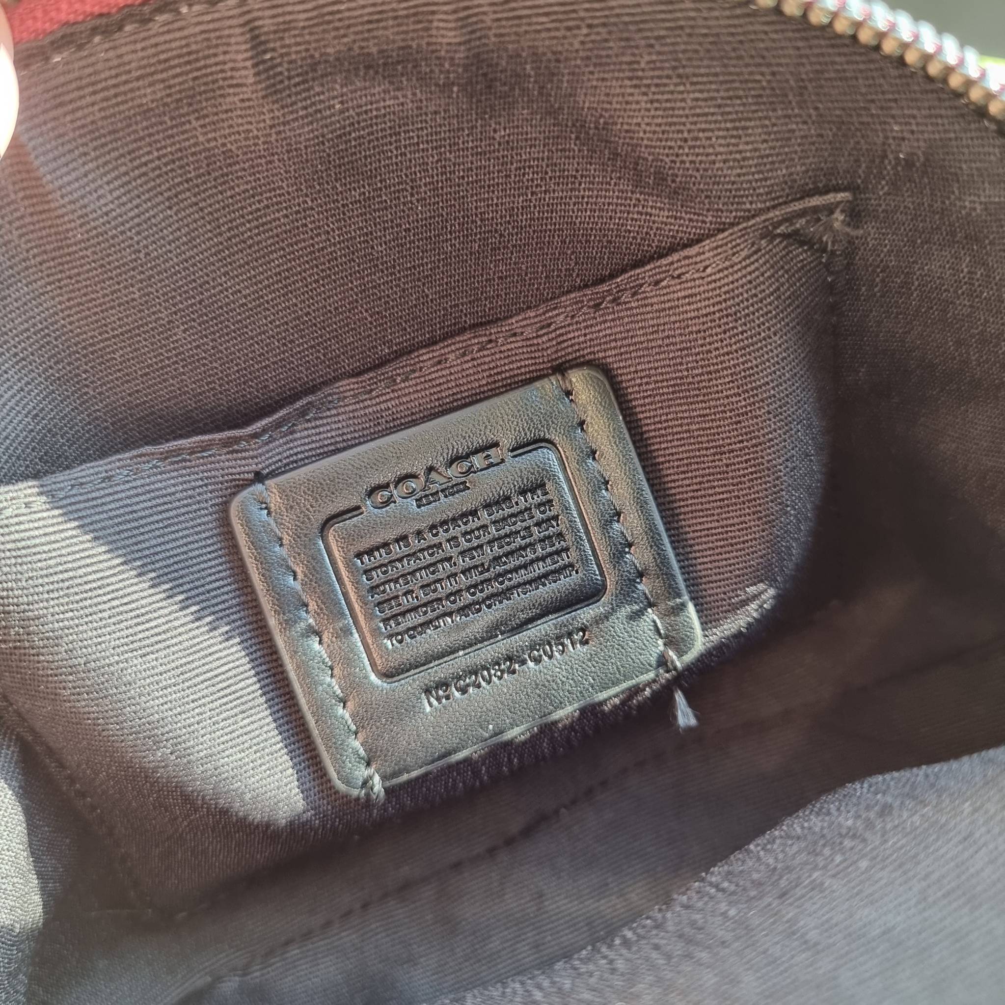 OUTLET 】COACH 1591 SERENA SATCHEL IN SIGNATURE CANVAS กระเป๋าสะพายคอลเลคชั่นยอดฮิต ดีไซน์ลุคผู้ดี ต้องยกให้น้องใบนี้เลย!! จัดสีขายดี สีลุคคุณหนูมาให้ สวยตาแตก!! วัสดุหนังแคนวาส เปิด-ปิดด้วยซิป 2 ช่องหลัก ภายในเป็นช่องโล่ง เก็บของได้แบบสบายๆ ใส่มือถือได้ทุ