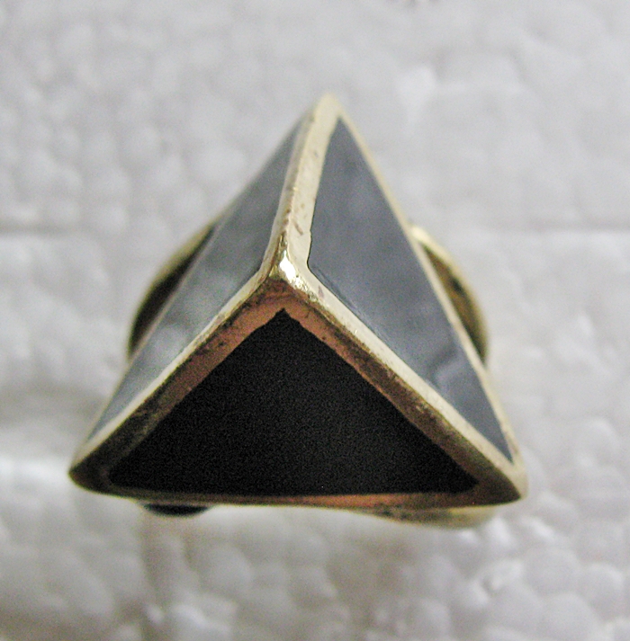 แหวนพีระมิดทองเหลืองค่ะ