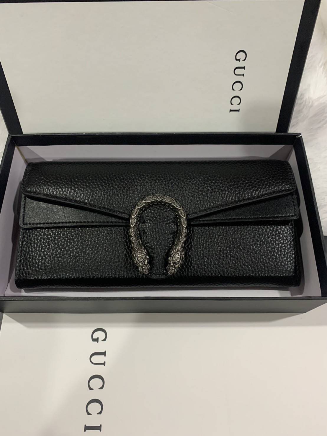 GUCCI Dionysus Long Wallet กระเป๋าสตางค์ใบยาว ดีไซน์อะไหล่สีรมควันทรงโค้งรูปหัวสิงโต วัสดุหนังแกะสังเคราะห์ หนังเงาสวยมาก