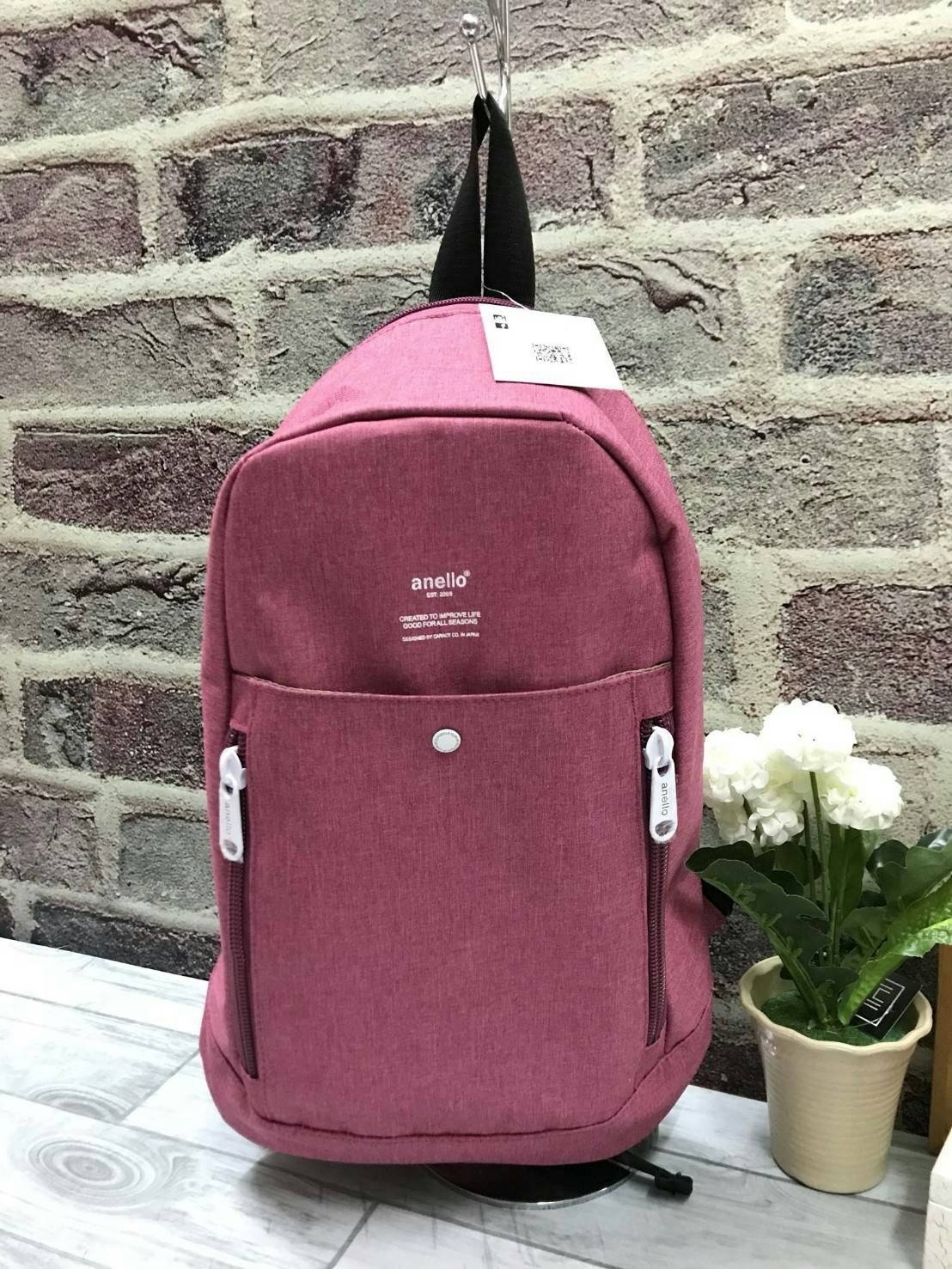 Anello Big Body Bag New arrival ! อีกหนึ่งคอลเลคชั่นของ anello ที่ออกแบบ การใช้งานที่ใช้ได้กับผู้หญิง และผู้ชาย (unisex) วัสดุ Polyester canvas ที่มีน้ำหนักเบา แบ่งช่องใช้งานหลายช่อง ด้านหน้า สกรีนโลโก้โดดเด่น สำหรับช่องใหญ่เปิดปิดด้วยซิปคู่ปั๊มโลโก้ ออกแ